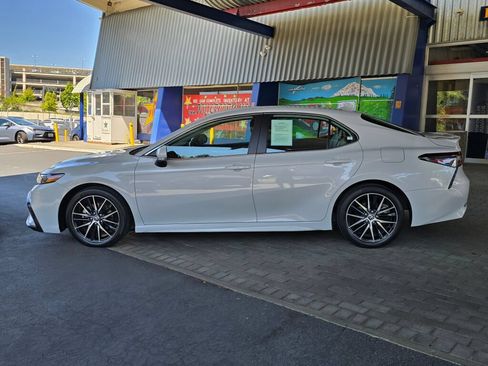 Used 2023 Toyota Camry SE w/ Cold Weather Package FWD image 8