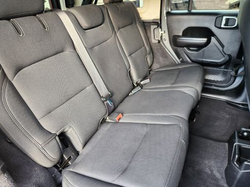 Used 2021 Jeep Wrangler Unlimited Sport image 15
