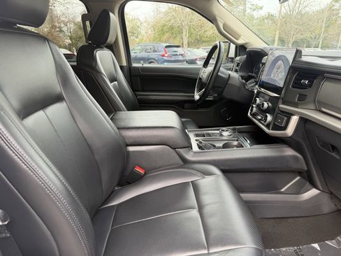 Used 2024 Ford Expedition XLT image 10