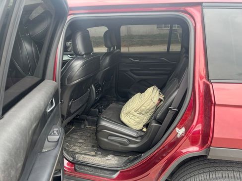 Used 2024 Jeep Grand Cherokee L Altitude AWD/4WD image 11