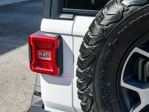 Used 2021 Jeep Wrangler Unlimited Rubicon w/ Safety Group AWD/4WD image 10