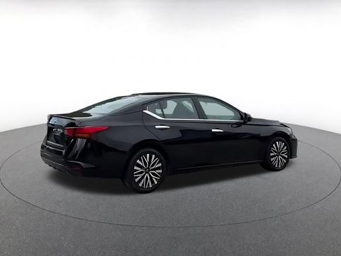 Used 2025 Nissan Altima 2.5 SV FWD image 8
