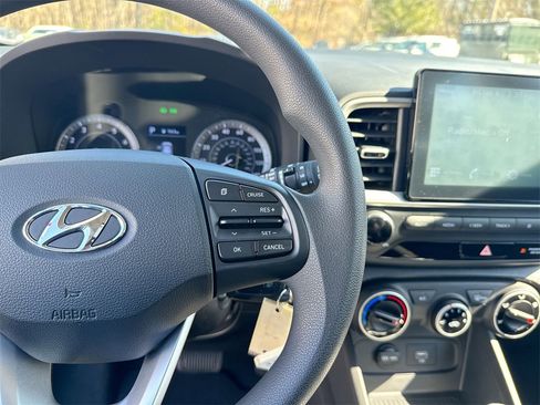 Used 2020 Hyundai Venue SE image 18