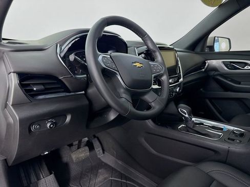 Used 2023 Chevrolet Traverse LT w/ LT Premium Package image 9