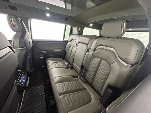 Used 2023 Rivian R1S Adventure image 32