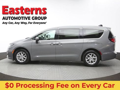 Used 2023 Chrysler Pacifica Touring-L FWD image 63