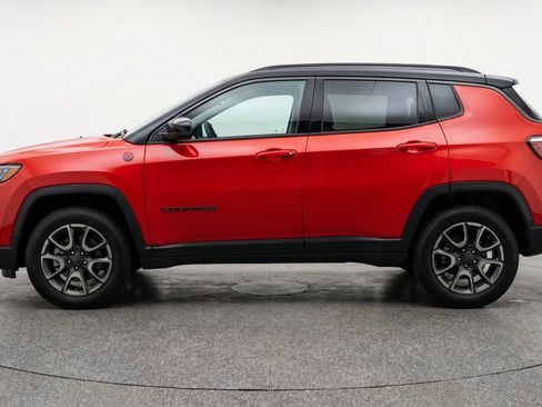 Used 2025 Jeep Compass Trailhawk AWD/4WD image 5