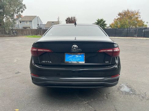 Used 2024 Volkswagen Jetta SE w/ Panoramic Sunroof Package image 5