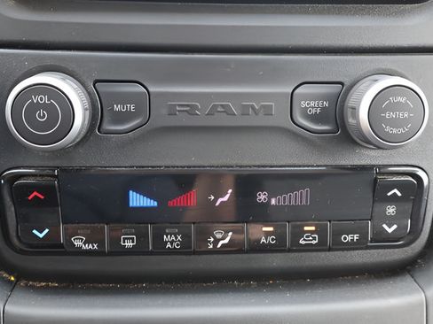 Used 2025 RAM ProMaster 2500 w/ Convenience Group FWD image 18