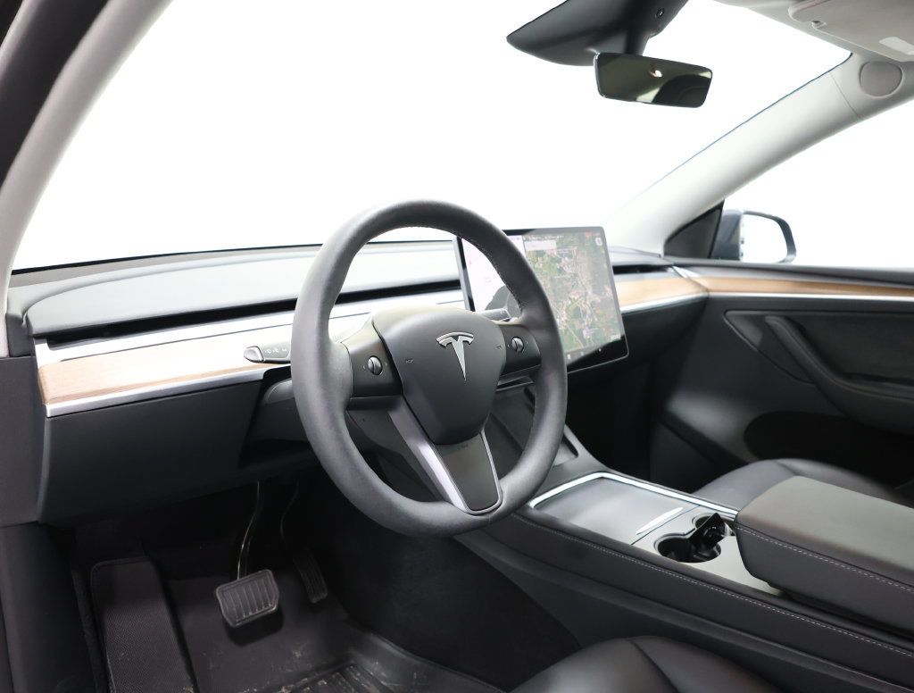 Used 2023 Tesla Model Y 2WD image 15