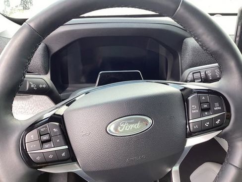 Used 2025 Ford Explorer Platinum w/ LUX Leather Package AWD/4WD image 31