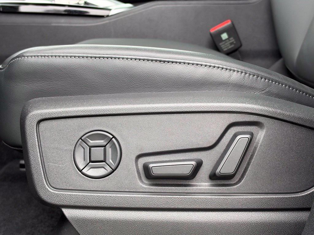 Used 2025 Audi Q5 Premium w/ Convenience Package AWD/4WD image 14