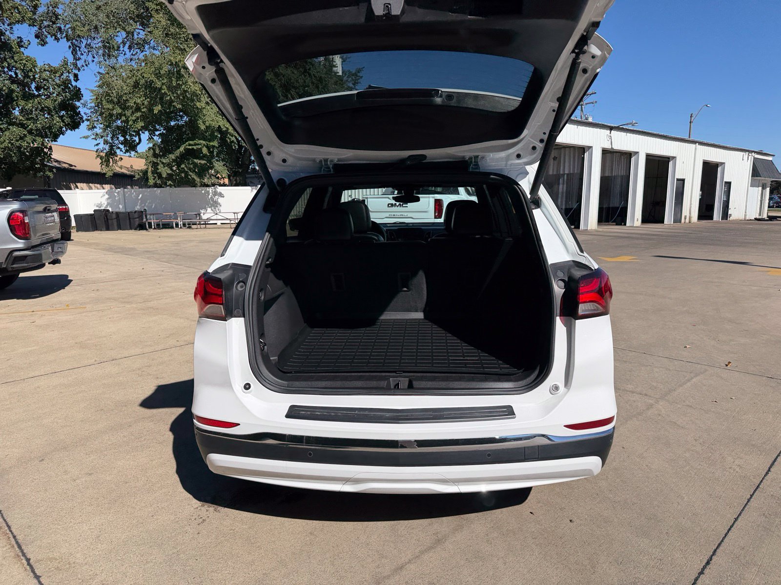 Used 2023 Chevrolet Equinox RS AWD/4WD image 33