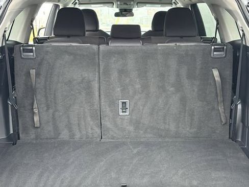 Used 2025 Toyota Highlander LE image 34