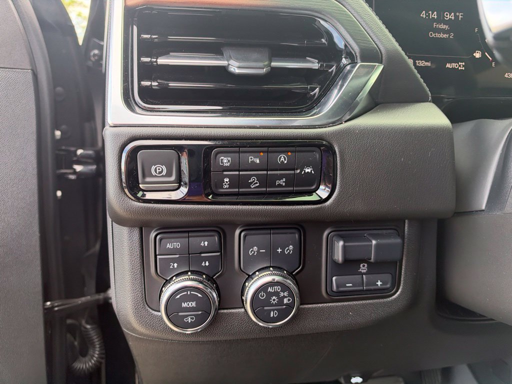 Used 2025 GMC Yukon XL Denali w/ Denali Reserve Package AWD/4WD image 16