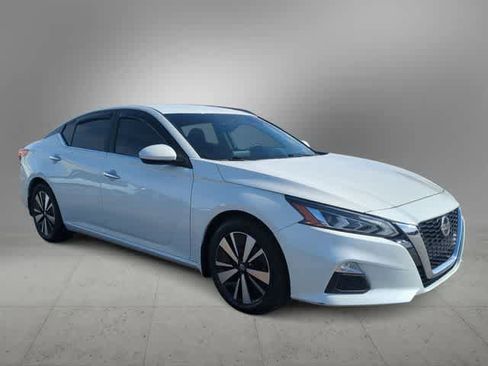 Used 2022 Nissan Altima 2.5 SV image 2