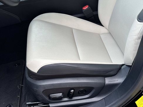 Used 2024 Lexus ES 350 w/ Premium Package FWD image 13