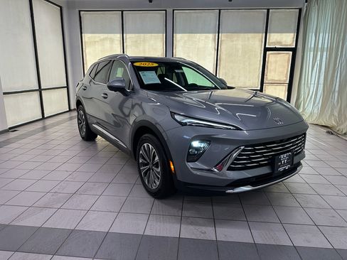 Used 2025 Buick Envision Preferred AWD/4WD image 2