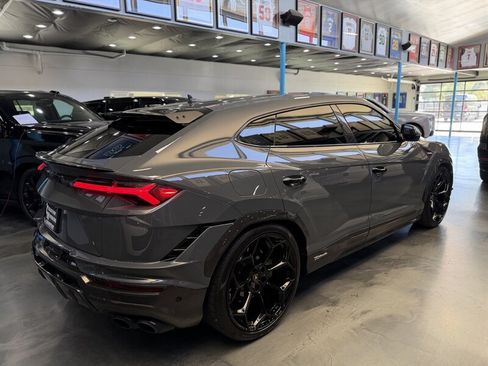 Used 2024 Lamborghini Urus Performante AWD/4WD image 5