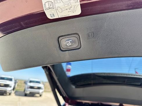 Used 2019 Ford Edge Titanium w/ Equipment Group 301A AWD/4WD image 3