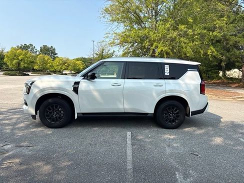 Used 2025 Nissan Armada SV AWD/4WD image 2