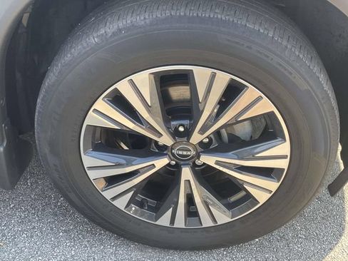 Used 2023 Nissan Rogue SV FWD image 6