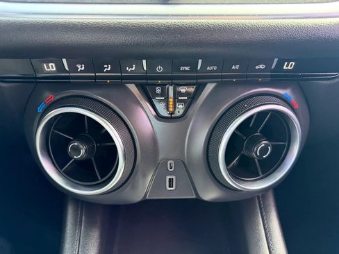 Used 2021 Chevrolet Blazer LT FWD image 18