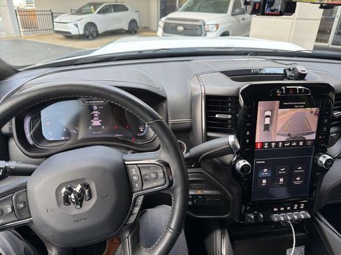 Used 2024 RAM 2500 Limited image 9