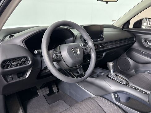 Used 2023 Honda HR-V LX image 3