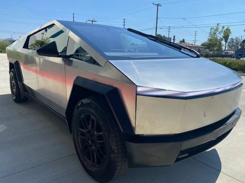 Used 2024 Tesla Cybertruck AWD Crew Cab image 2