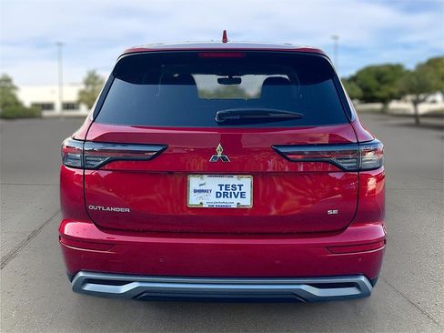 New 2025 Mitsubishi Outlander SE image 6