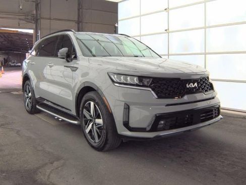 Used 2022 Kia Sorento EX w/ Panoramic Sunroof Package image 2