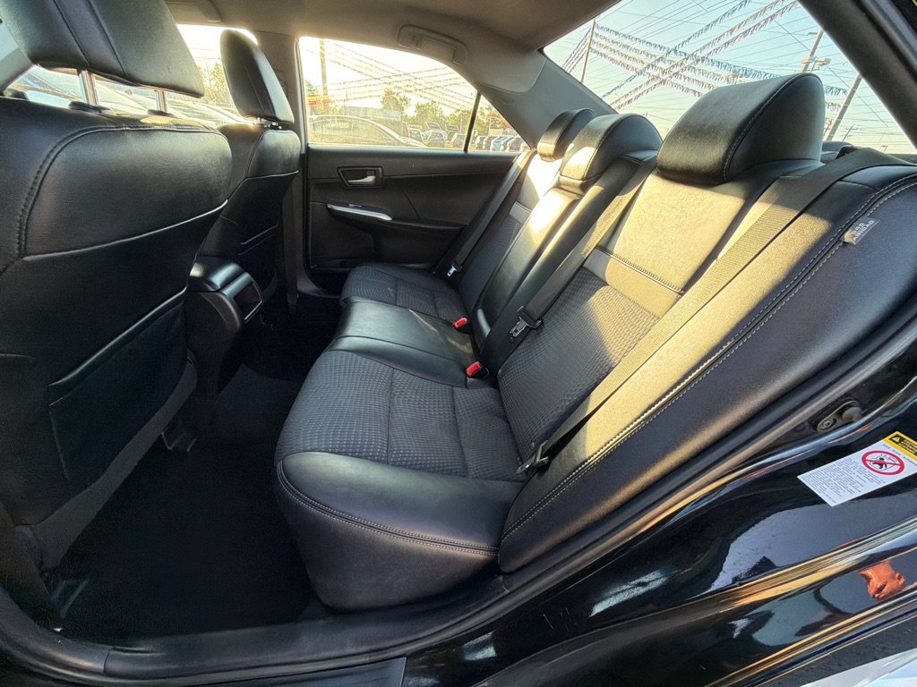 Used 2014 Toyota Camry SE FWD image 25