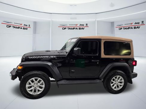 Used 2020 Jeep Wrangler Sport AWD/4WD image 3