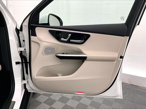 Certified 2024 Mercedes-Benz GLC 300 image 25