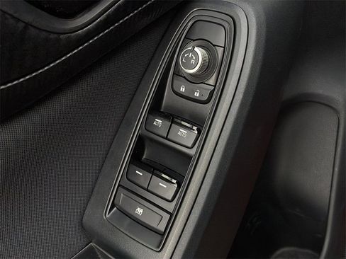 Used 2021 Subaru Crosstrek 2.0i Premium w/ Moonroof Package image 9