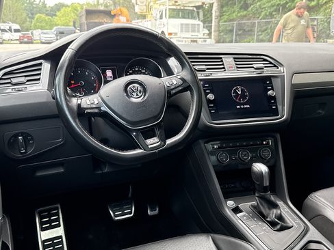 Used 2020 Volkswagen Tiguan SE R-Line FWD image 22