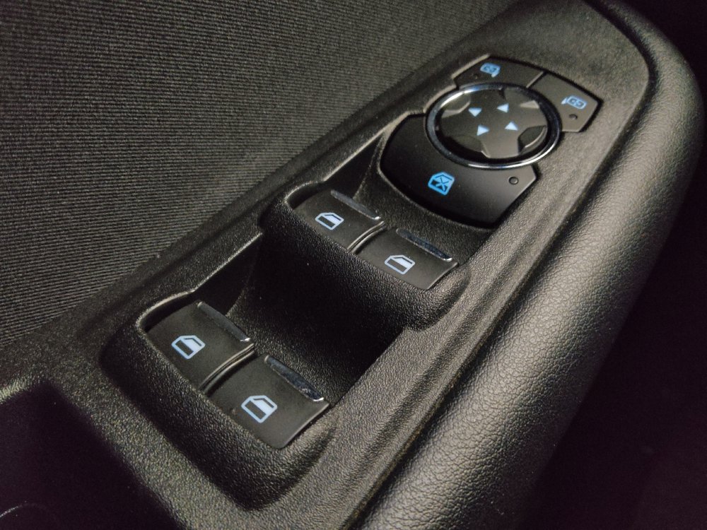 Used 2018 Ford Edge SE FWD image 27