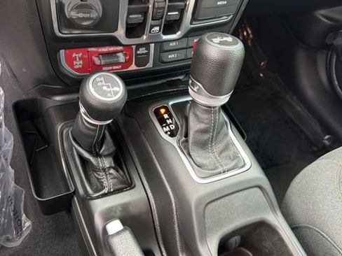 Used 2024 Jeep Wrangler Unlimited Sport AWD/4WD image 29
