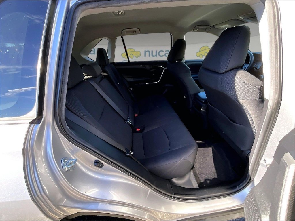 Used 2019 Toyota RAV4 LE w/ Carpet Mat Package AWD/4WD image 16