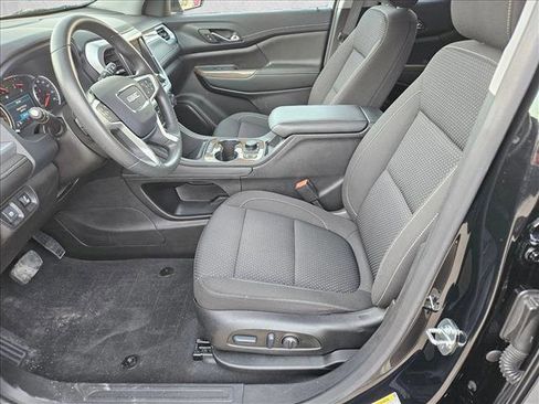 Used 2023 GMC Acadia SLE w/ Driver Convenience Package image 12