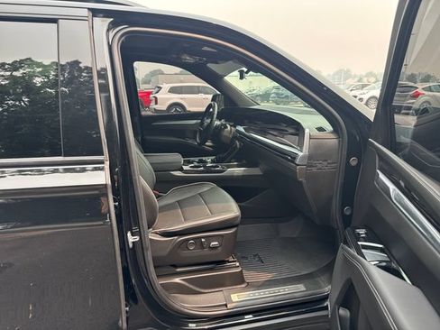 Used 2025 Cadillac Escalade Sport w/ Touring Package AWD/4WD image 10