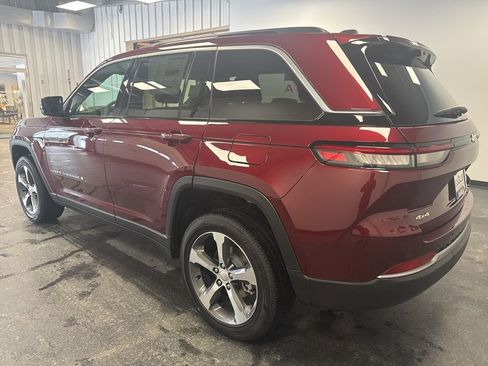 New 2026 Jeep Grand Cherokee Limited w/ Luxury Tech Group II image 8