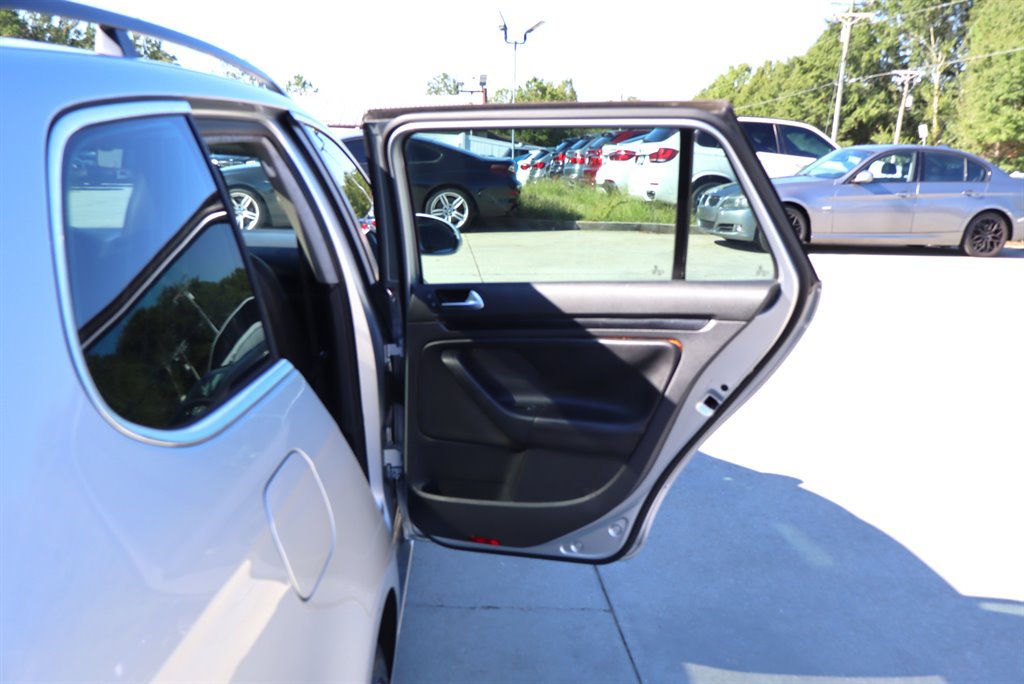 Used 2010 Volkswagen Jetta TDI FWD image 29