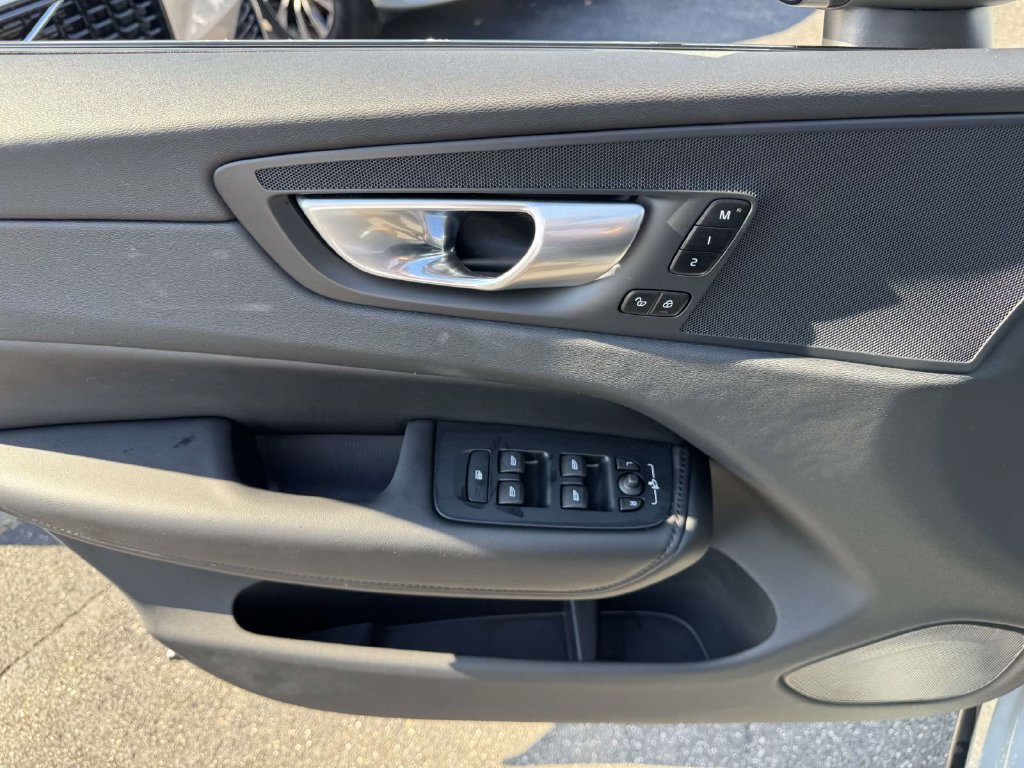 Used 2024 Volvo XC60 B5 Core w/ Protection Package Premier AWD/4WD image 14
