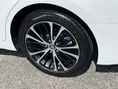Used 2020 Toyota Camry SE image 9