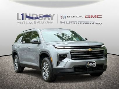 Used 2025 Chevrolet Traverse LT