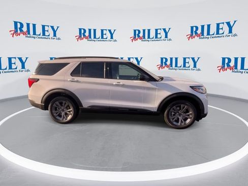 New 2026 Ford Explorer Active w/ Active Comfort Package AWD/4WD image 8