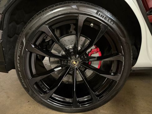 Used 2020 Lamborghini Urus AWD/4WD image 24