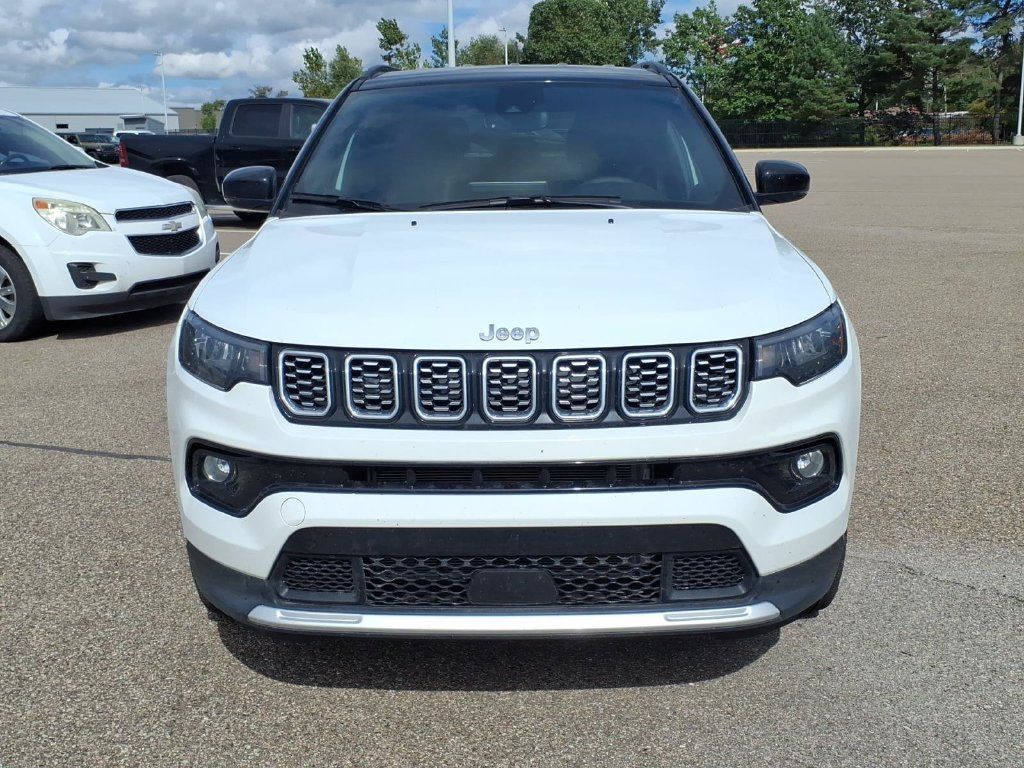 Used 2024 Jeep Compass Limited AWD/4WD image 2